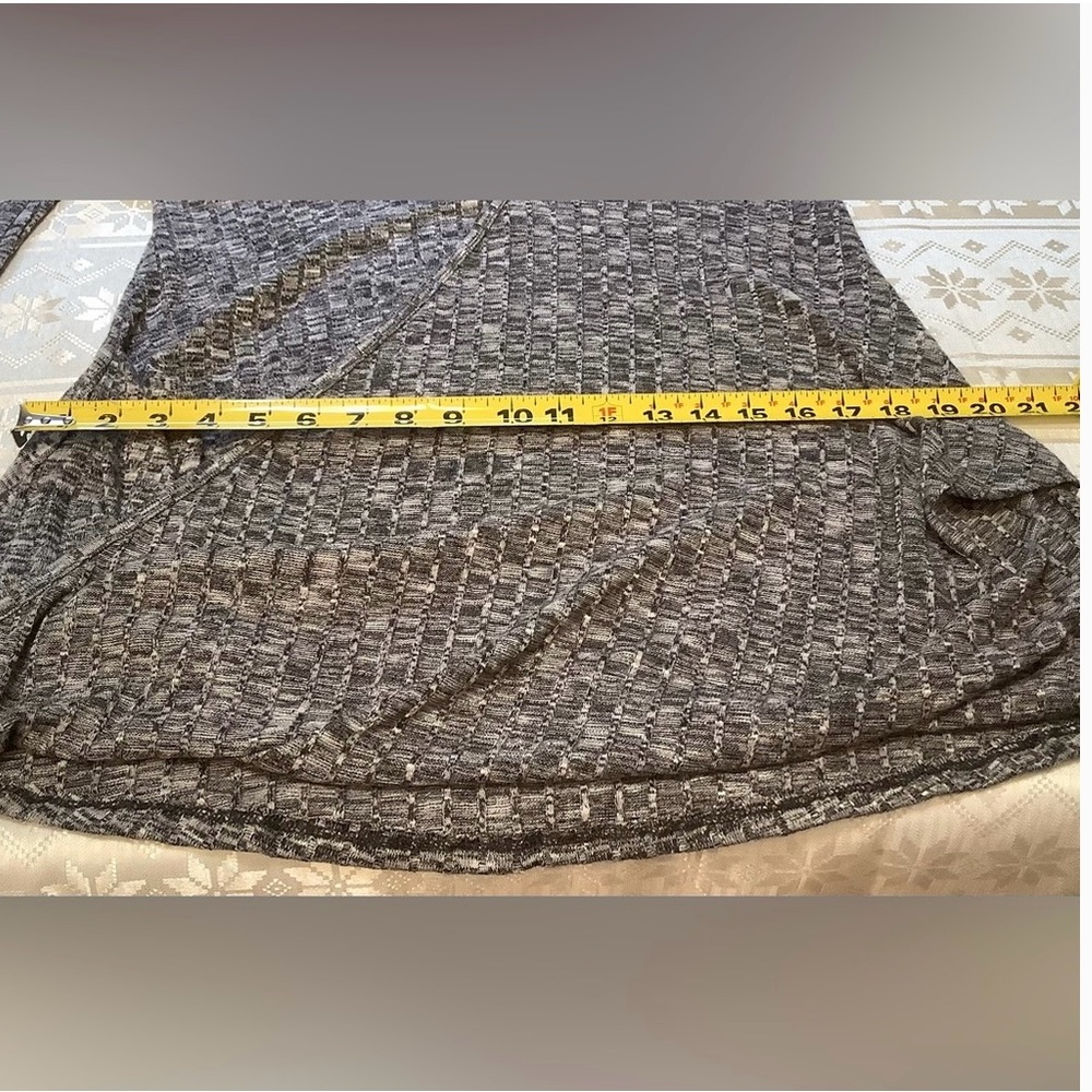 Line Up Top Women’s Size Small Knit Cross Over Grey - Picture 7 of 14